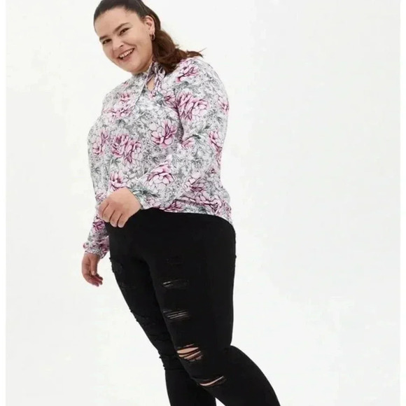 Torrid Floral Print Tie Neck Blouse Top 0 - Picture 4 of 8